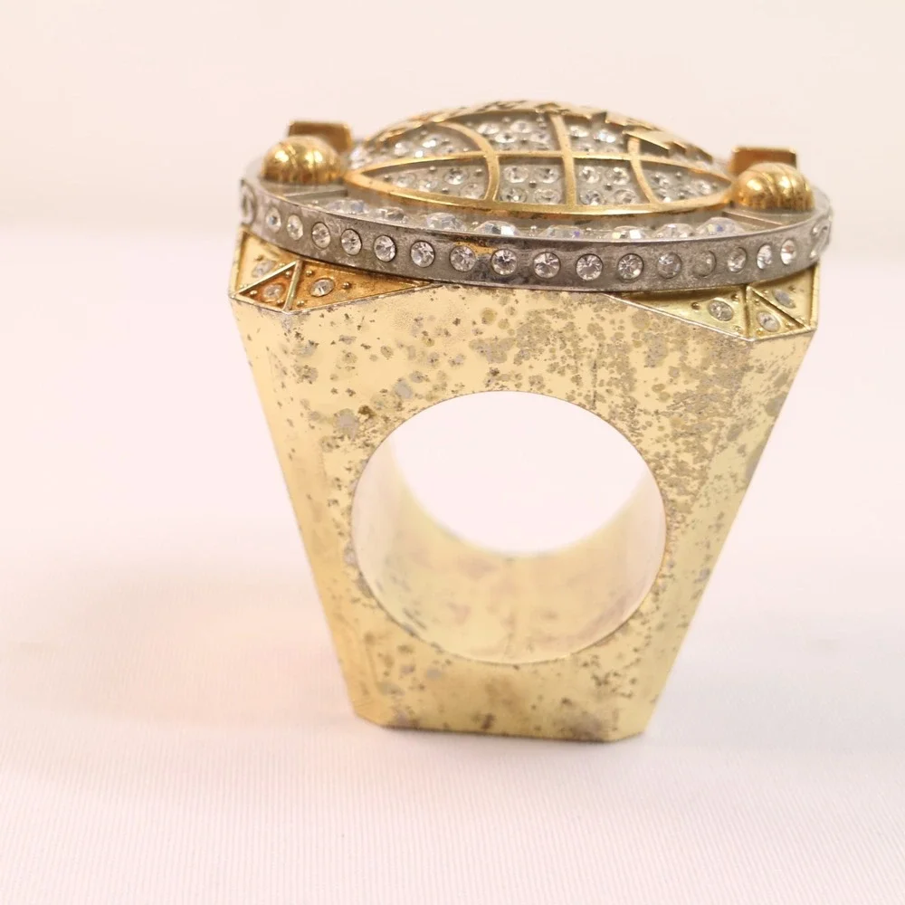 2010 Los Angeles Lakers NBA Championship Paperweight Ring Ticket Holder Prize